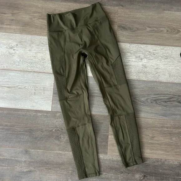 Fabletics Olive One-Shoulder Sports Bra & High-Waist Leggings Set - Picture 4 of 6